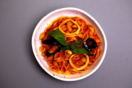 Конкилье с морепродуктами