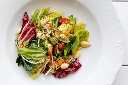 Салат с кенийской фасолью и ростками сои