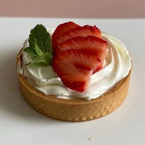 Тарт Сабле ванильный с персиком и клубникой