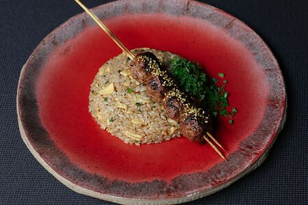 Жареный рис и фрикадельки из говядины