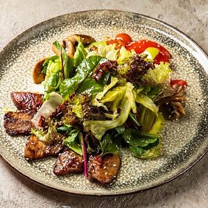 Салат с говяжьим языком