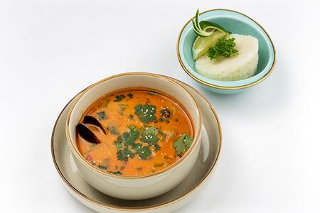 Том ям с морепродуктами