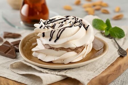 Безе шоколадный