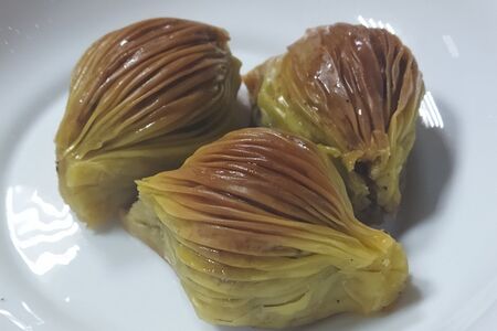 Пахлава с кальмаром и грецким орехом