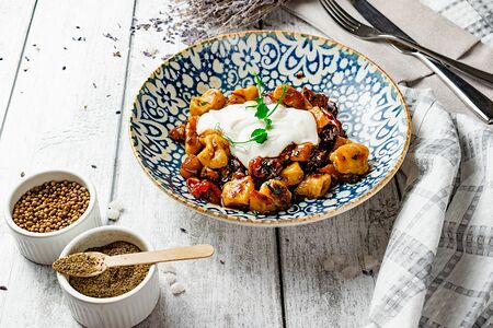 Картофельные галушки с телячьими щечками