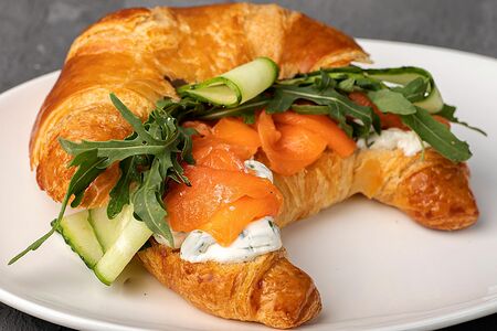 Круассан Лосось-сыр
