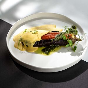 Запеченный баклажан с томатами и сыром моцарелла