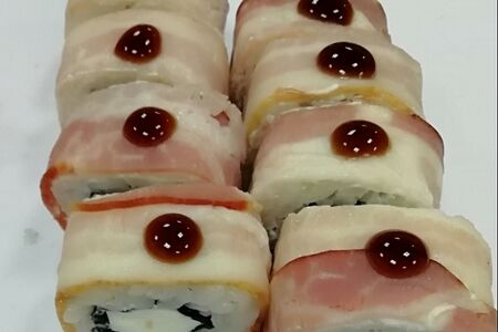 Ролл Филадельфия с беконом