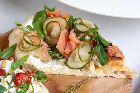 Брускетта с лососем