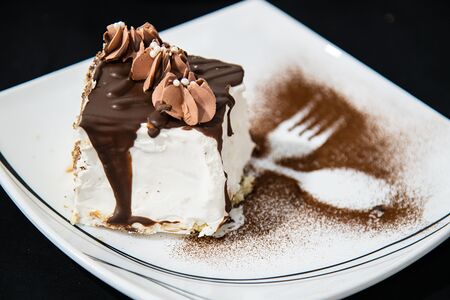 Торт сникерс