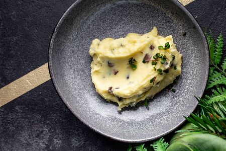 Помятый и почищенный мундир