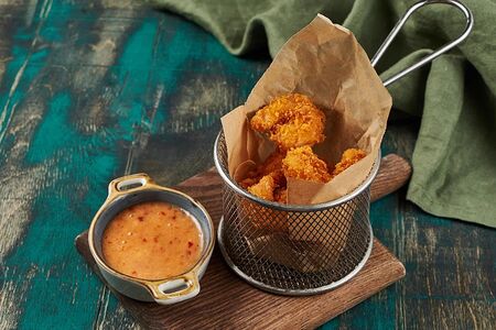 Креветки темпура с соусом сладким чили