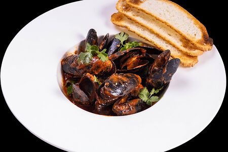 Мидии в томатном соусе