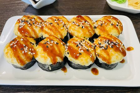 Запеченный ролл с креветкой