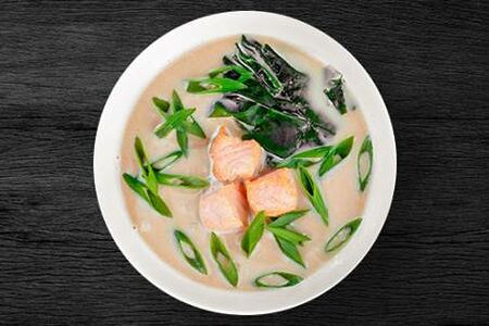 Сливочный суп с лососем