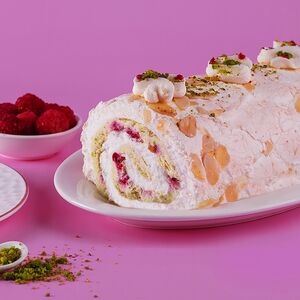 Десерт Ролл-суфле с фисташкой