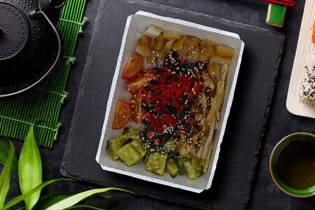 Поке с кальмаром