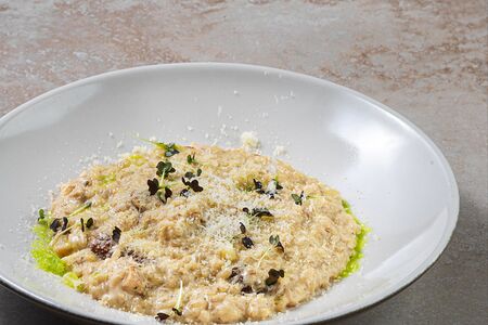 Ризотто с белыми грибами и трюфельной пастой