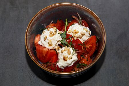 Томаты со страчателлой