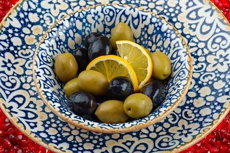 Маслины, оливки с косточкой