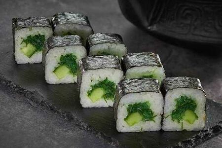 Ролл с чукой maxi