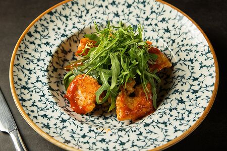 Салат с жареной индейкой и авокадо