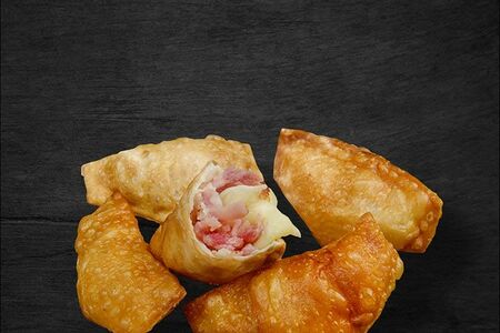 ЧебурекМи с моцареллой и ветчиной