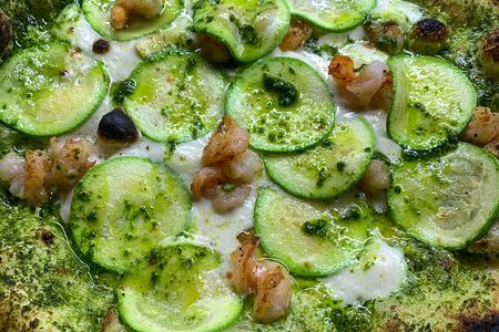 Пицца с креветками