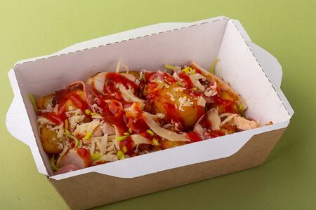 Картофель по-деревенски с беконом и курицей