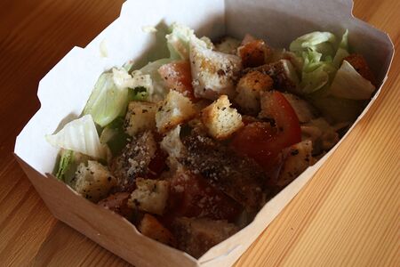 Салат цезарь с курицей