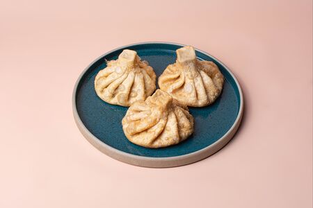 Обжаренные хинкали с бараниной и говядиной