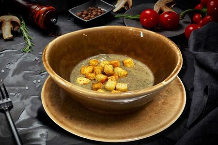 Крем-суп грибной с гренками