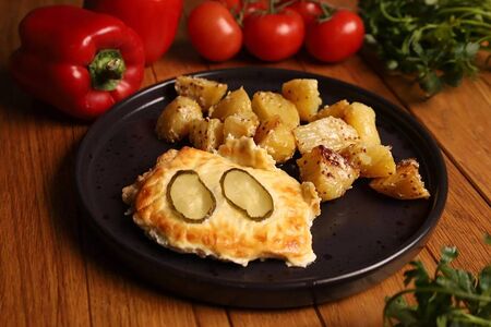 Отбивная из горбуши и картофель, запеченный в горчице