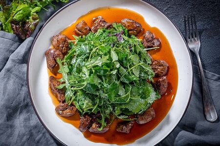 Теплый салат с куриной печенью