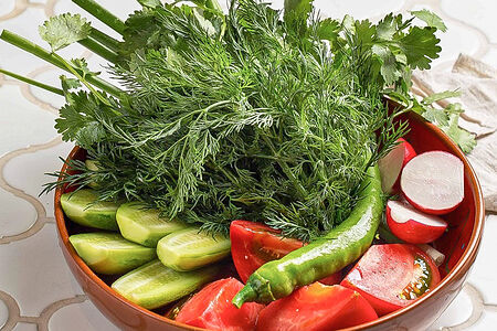 Свежие овощи и зелень