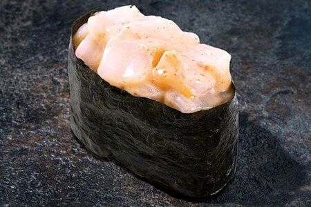 Острые суши с морским гребешком