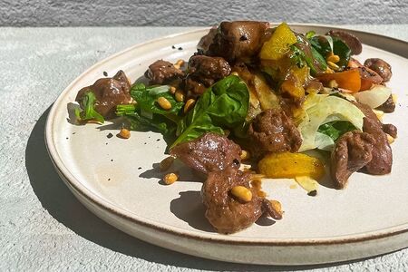 Теплый салат с печенью