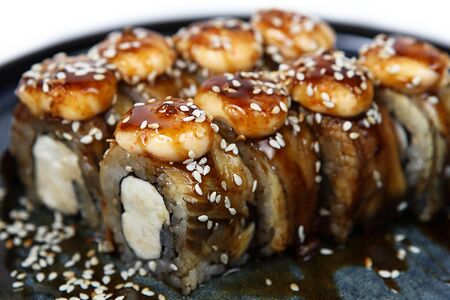 Ролл запеченная Филадельфия с угрем