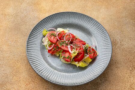 Салат из сладких томатов