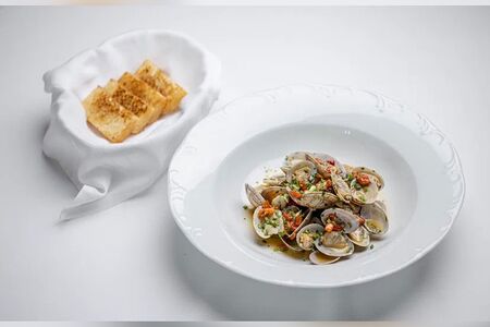 Соте из вонголе в соусе белое вино