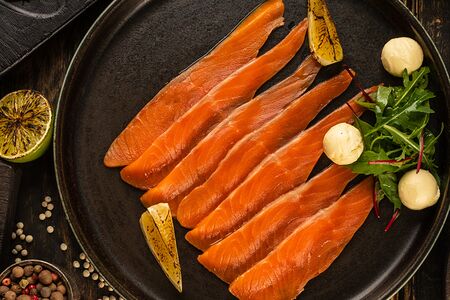 Плато из слабосоленого лосося