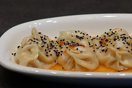 Манты с креветкой и манго