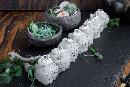 Гребешок и креветка под соусом чиа