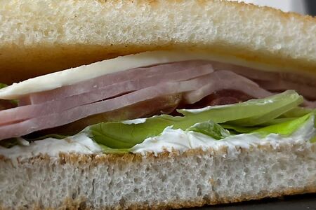 Сэндвич с ветчиной и сыром