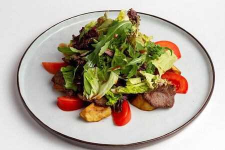 Тёплый салат с говядиной и баклажанами