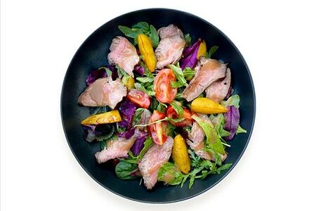 Салат с ростбифом