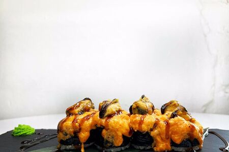 Запеченный с мидиями