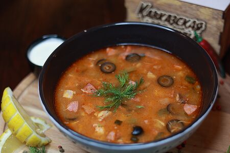 Солянка сборная мясная