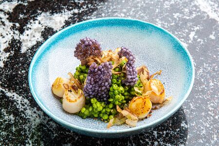 Зеленый птитим с гребешками