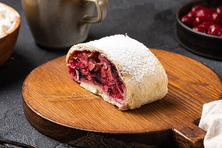 Вишневый штрудель